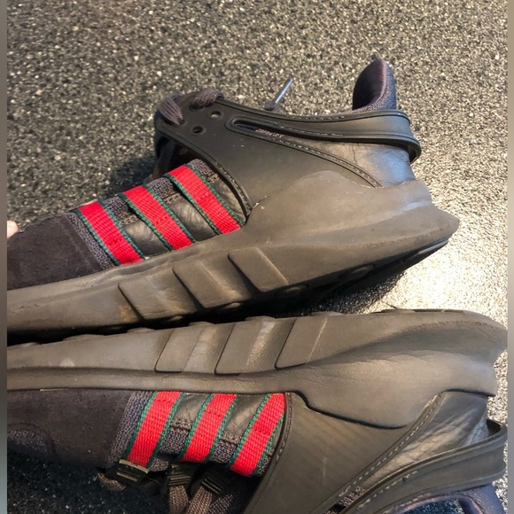 Men’s Adidas Equipment black with red stripes size 10 Running shoes - Picture 5 of 15